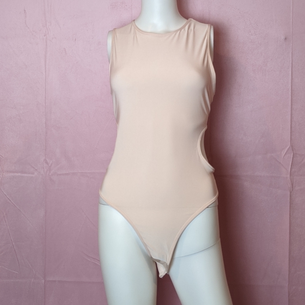 PrettyLittleThing Peach Slinky Side Cut Out Sleeveless Bodysuit size 10